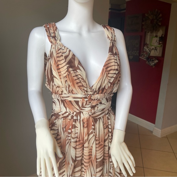 New Women’s tropical leaf maxi dress 
Size Medium
New 
Brand is Forever 21 - Picture 5 of 14
